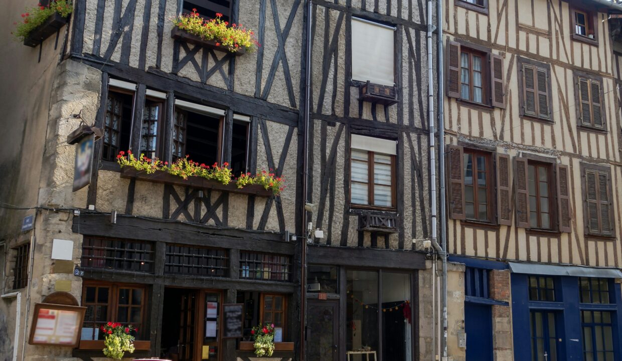 free-nomad-QH21Z1_1Ftw-unsplash